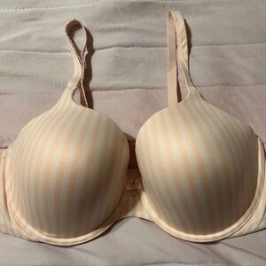 Victoria's Secret Body by Victoria Lined Perfect Coverage 36DD Back Closure Bra